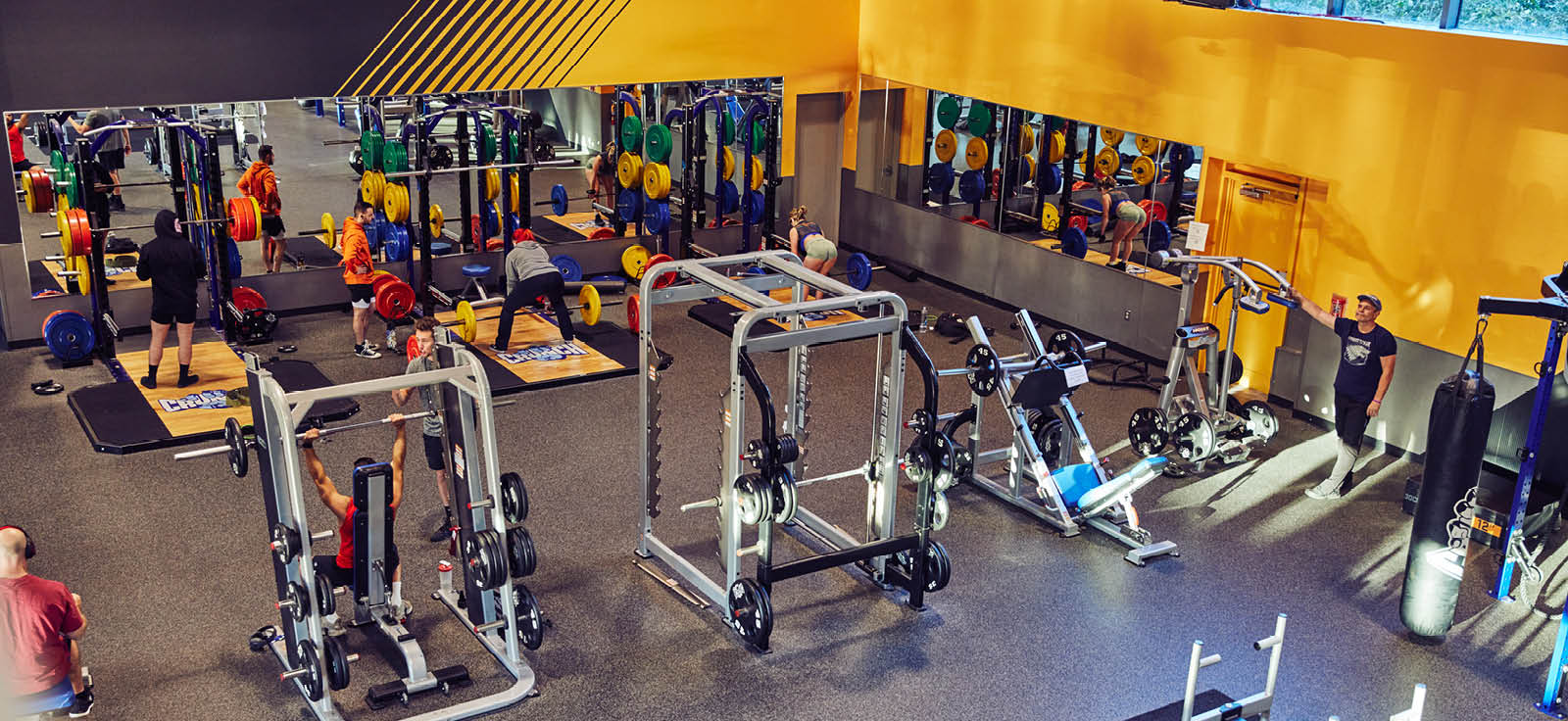 Is a Fitness Club the Same As a Gym? Here’s What You Need to Know