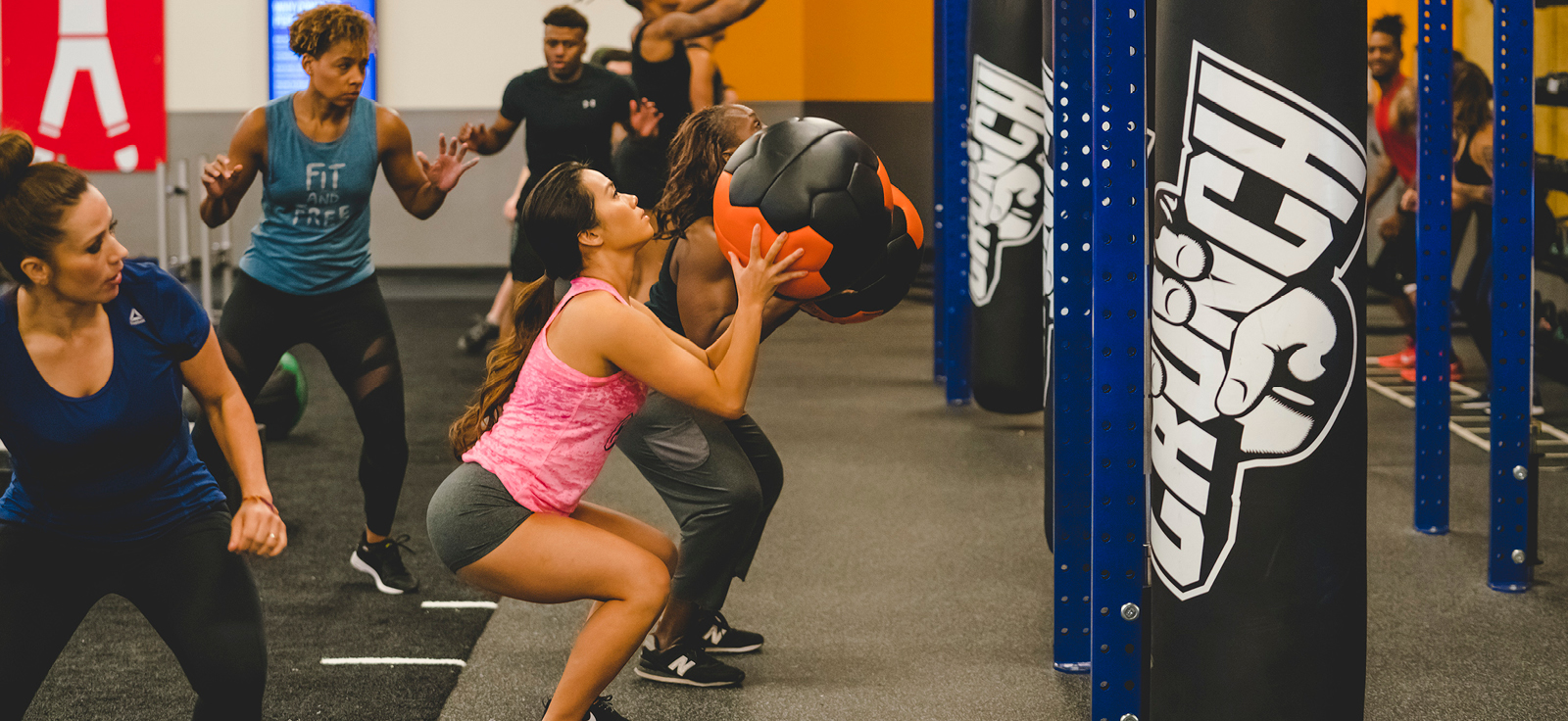 people in dropsetHIIT class at crunch fitness